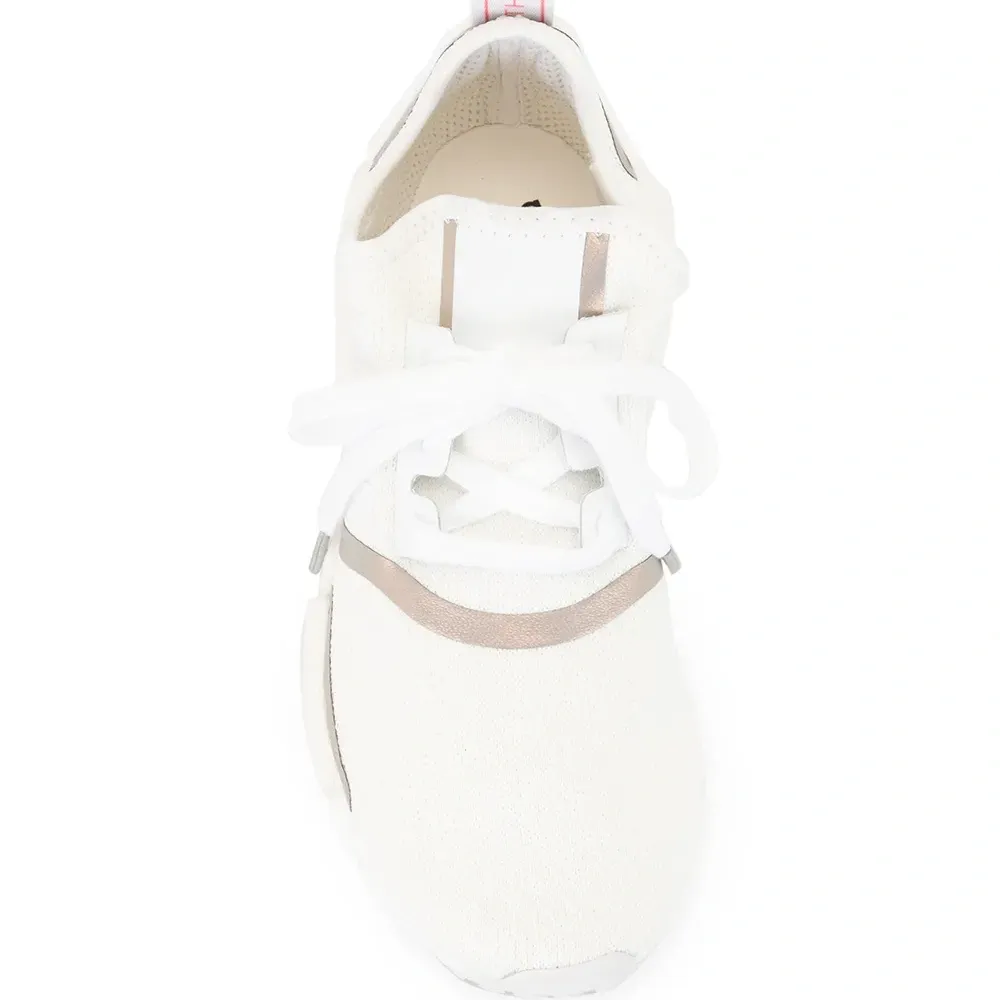 Кроссовки на шнуровке с эффектом металлик