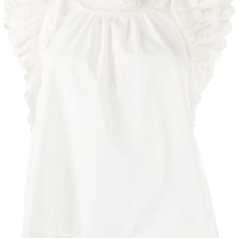 Блузка с английской вышивкой и оборками