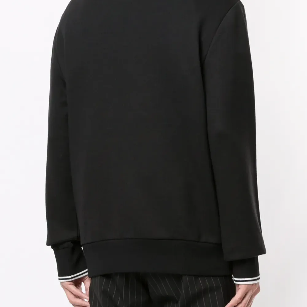 Толстовка с вышитым логотипом