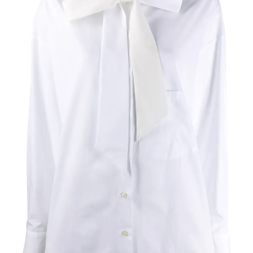 Блузка с бантом и длинными рукавами