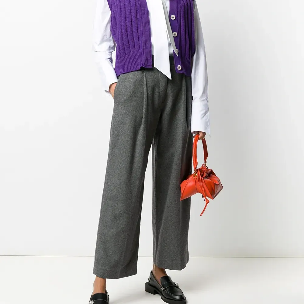 Блузка с бантом и длинными рукавами