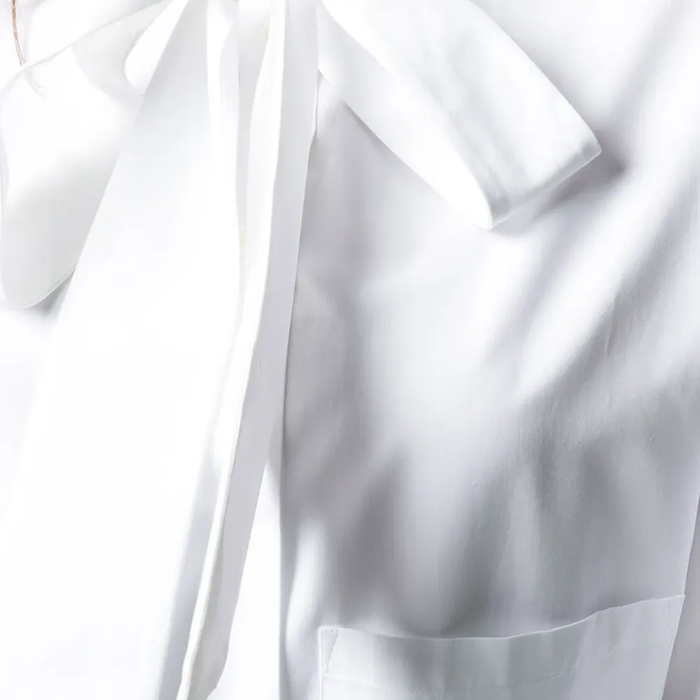 Блузка с бантом и длинными рукавами