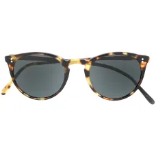 Солнцезащитные очки в оправе черепаховой расцветки Солнцезащитные очки в оправе черепаховой расцветки