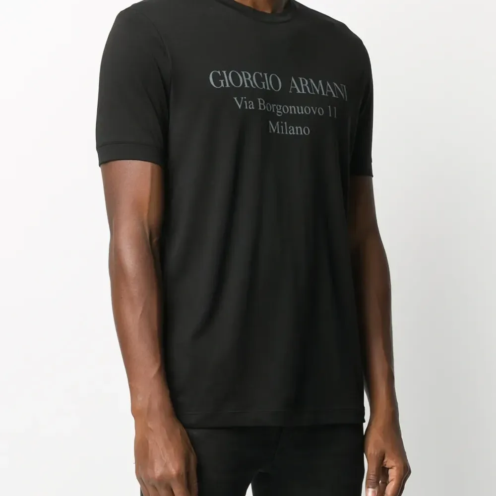 Футболка с логотипом