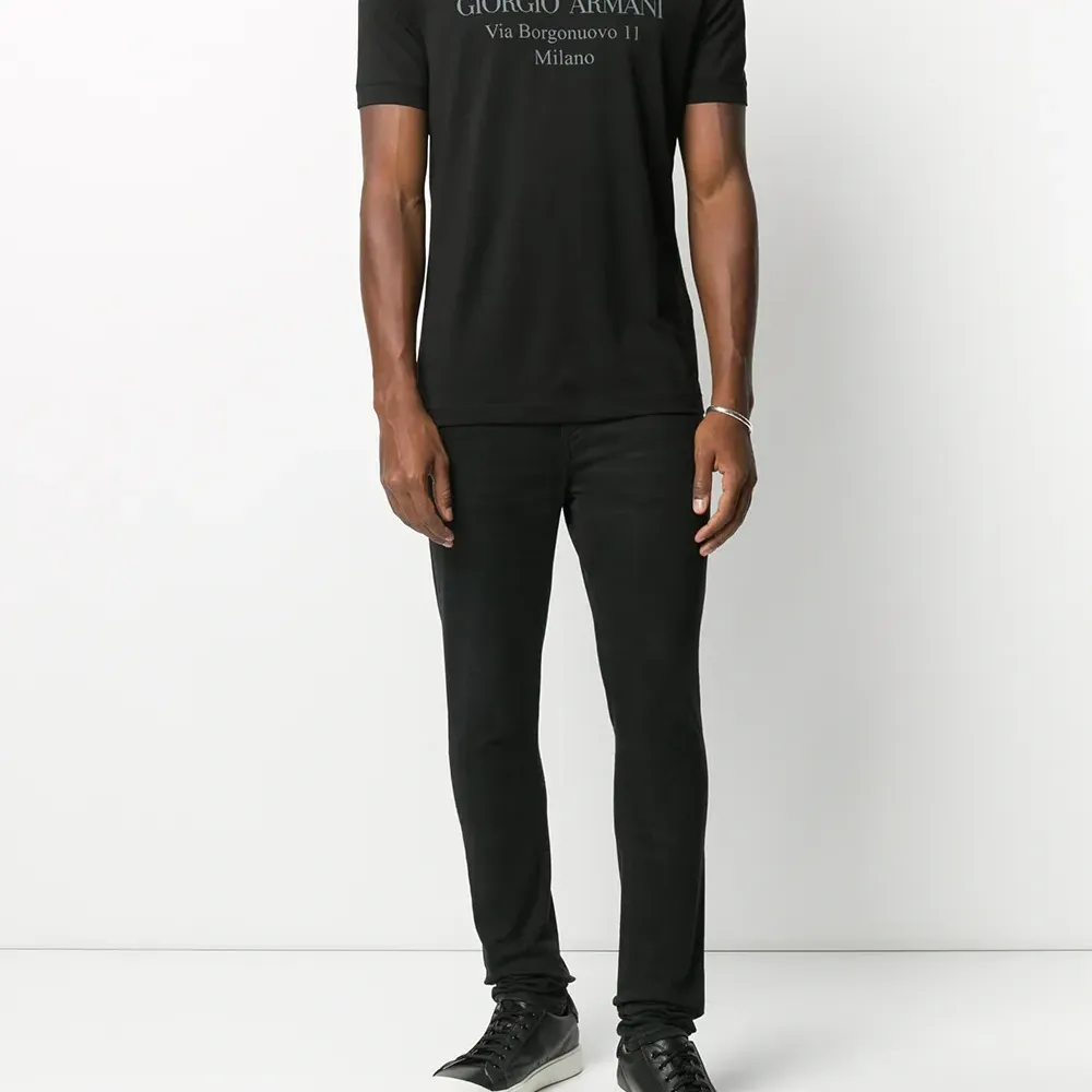 Футболка с логотипом