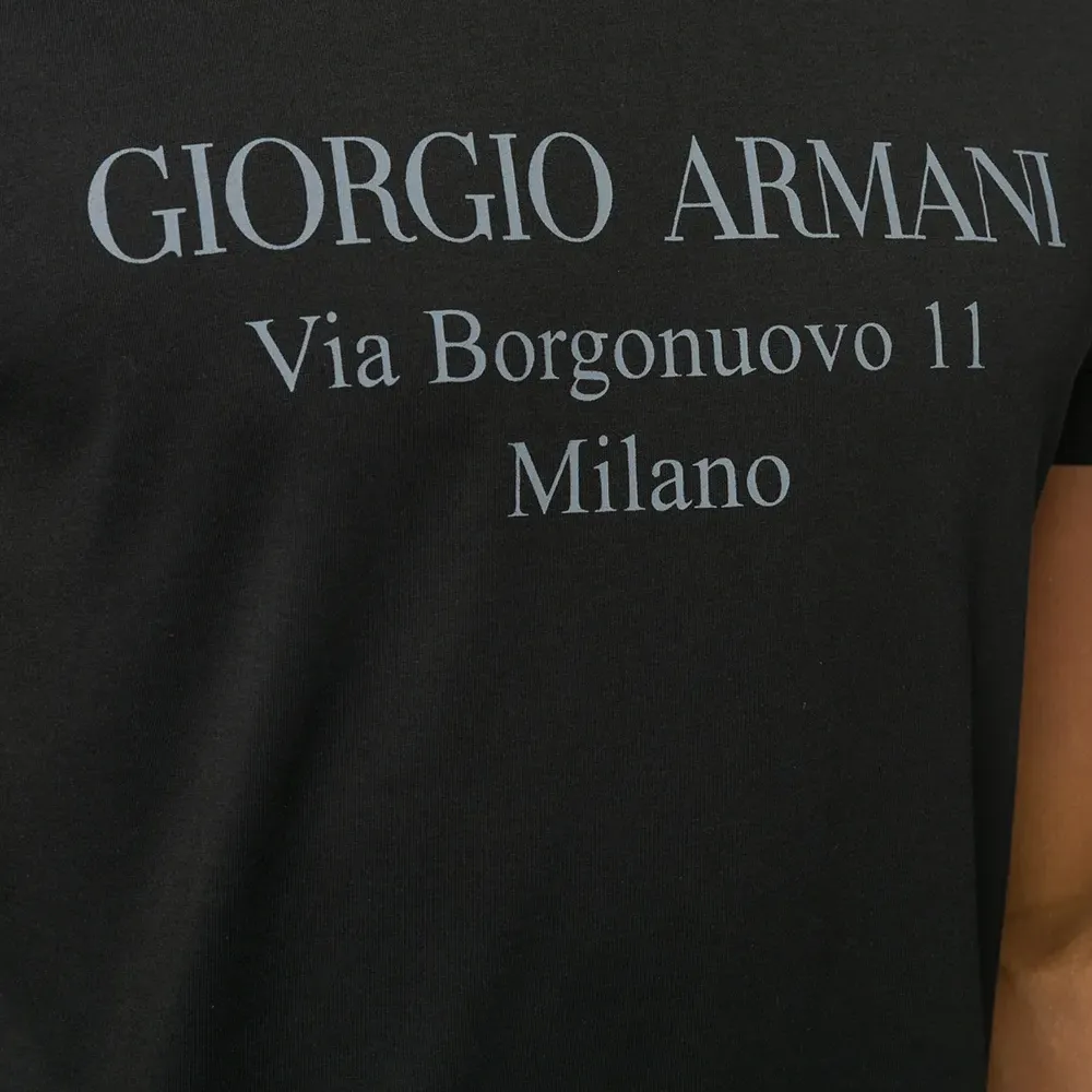 Футболка с логотипом