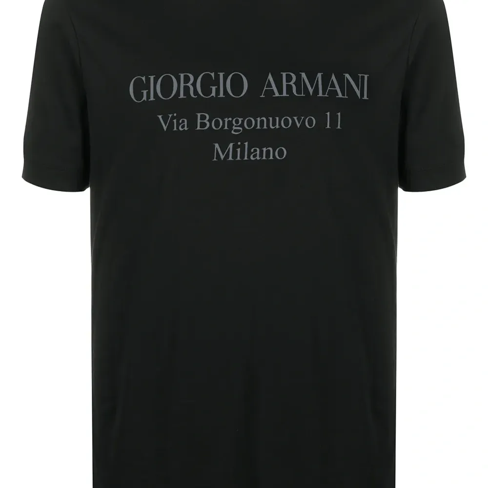 Футболка с логотипом