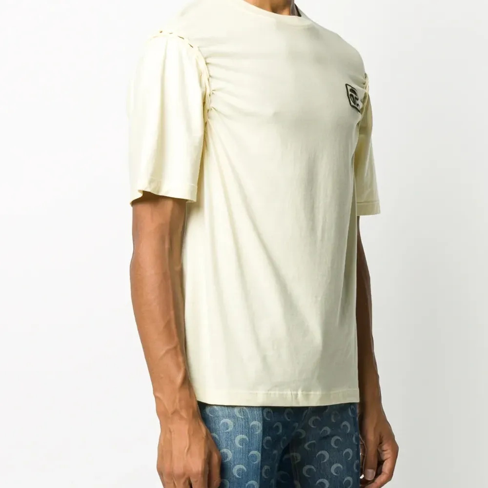 футболка со сборками