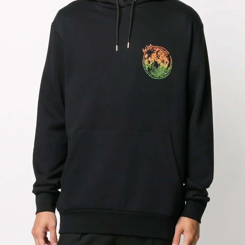 худи с кулиской и логотипом