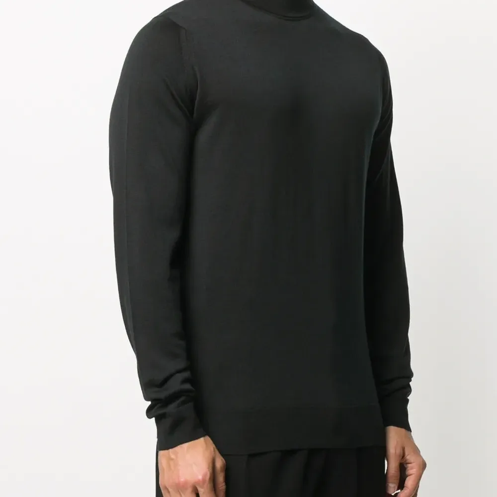 Джемпер с высоким воротником