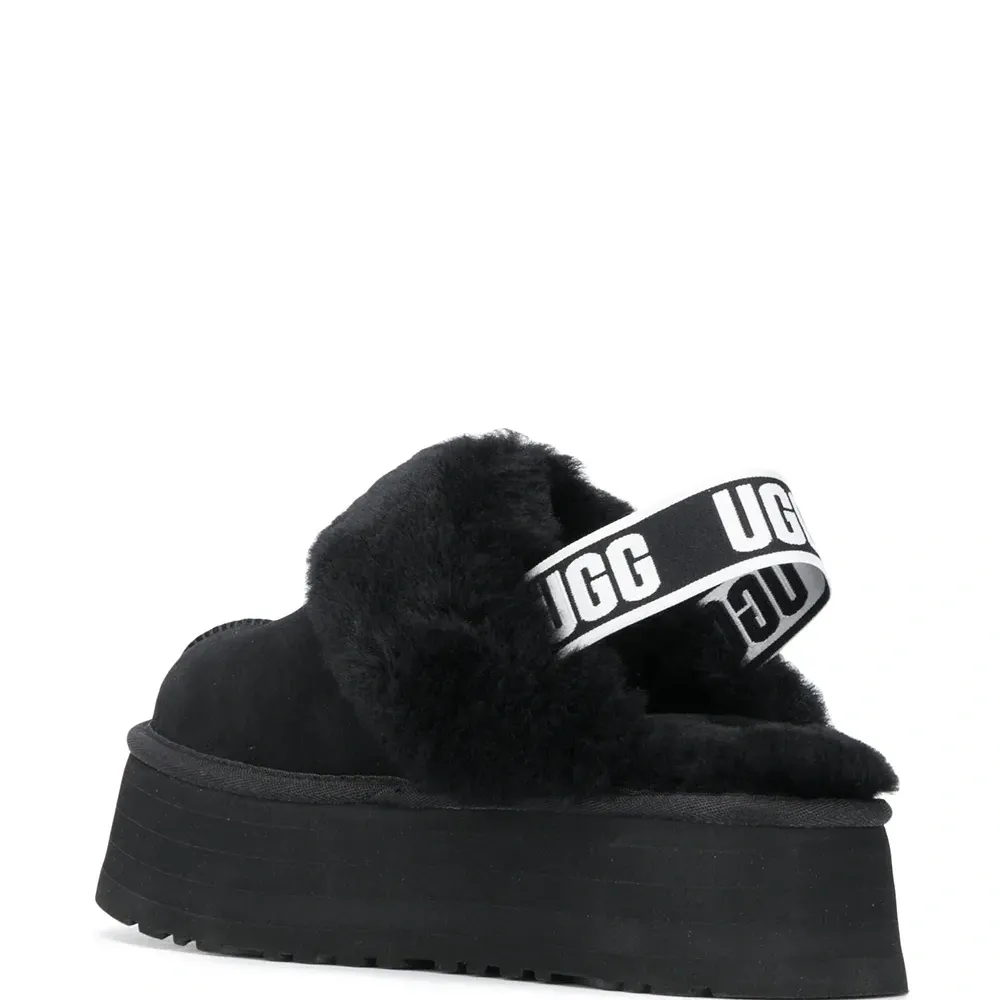 Мюли с искусственным мехом и ремешком на пятке