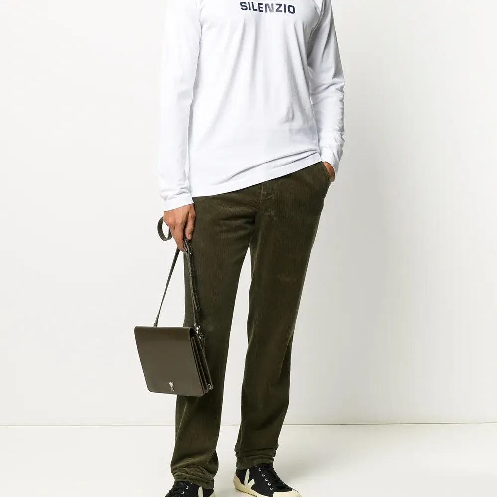 Футболка с длинными рукавами и логотипом