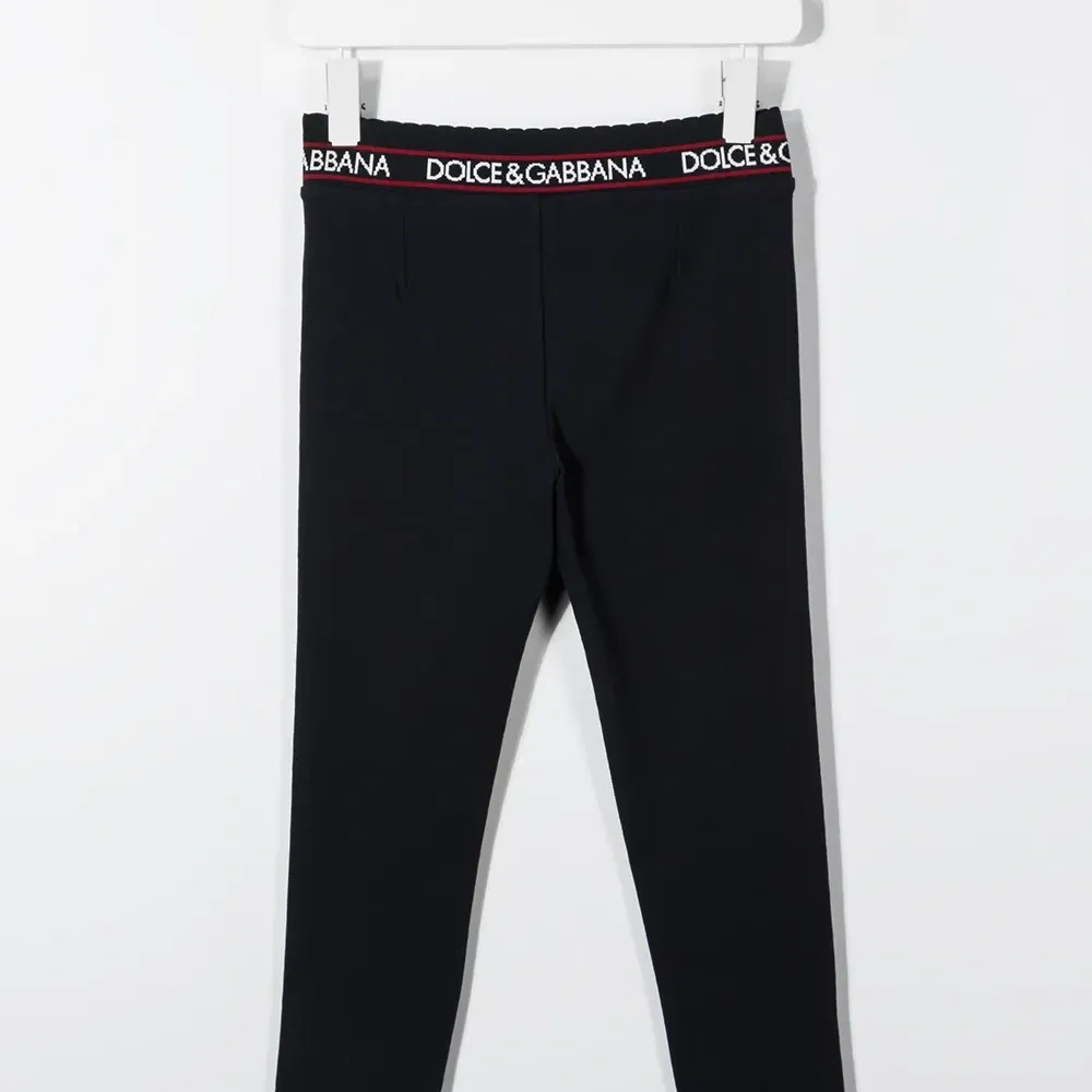 Брюки с логотипом на поясе