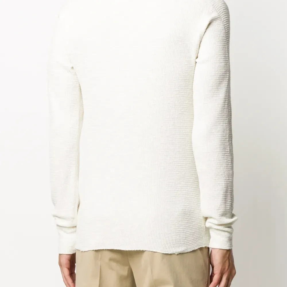 Фактурный свитер с длинными рукавами