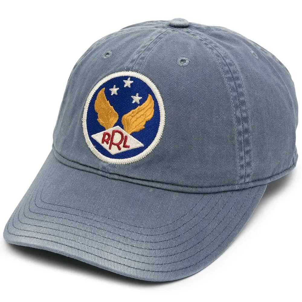 Кепка с нашивкой-логотипом