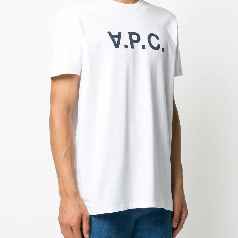 Футболка с логотипом