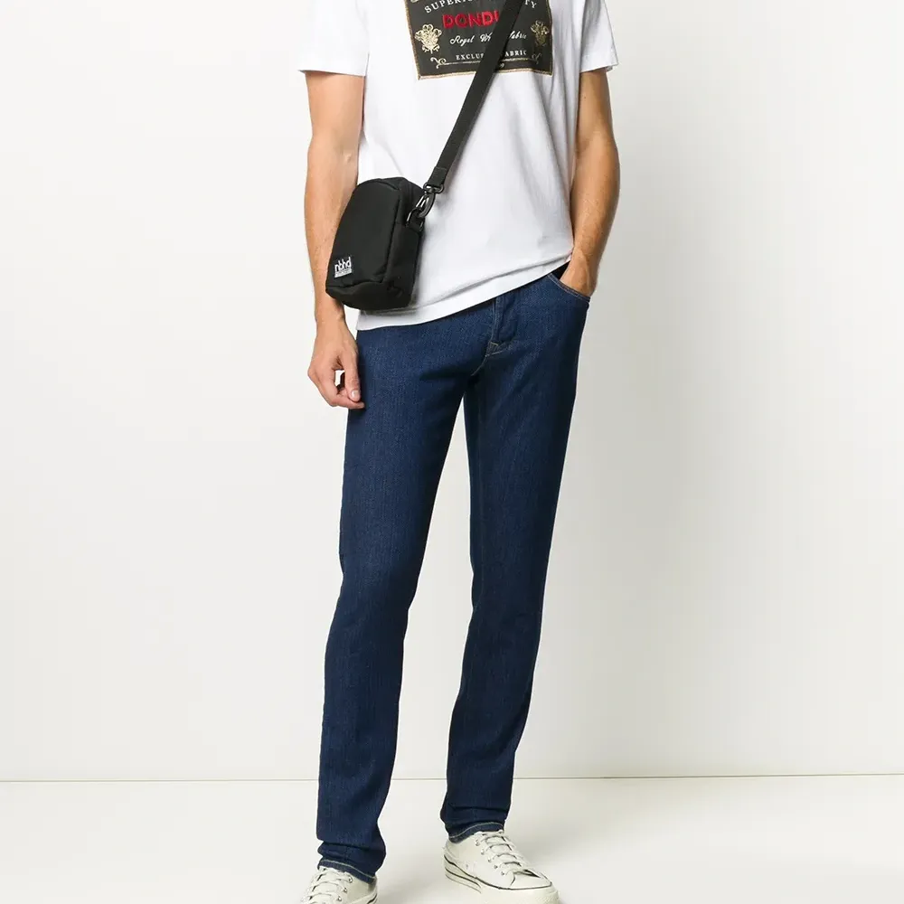 Футболка с логотипом