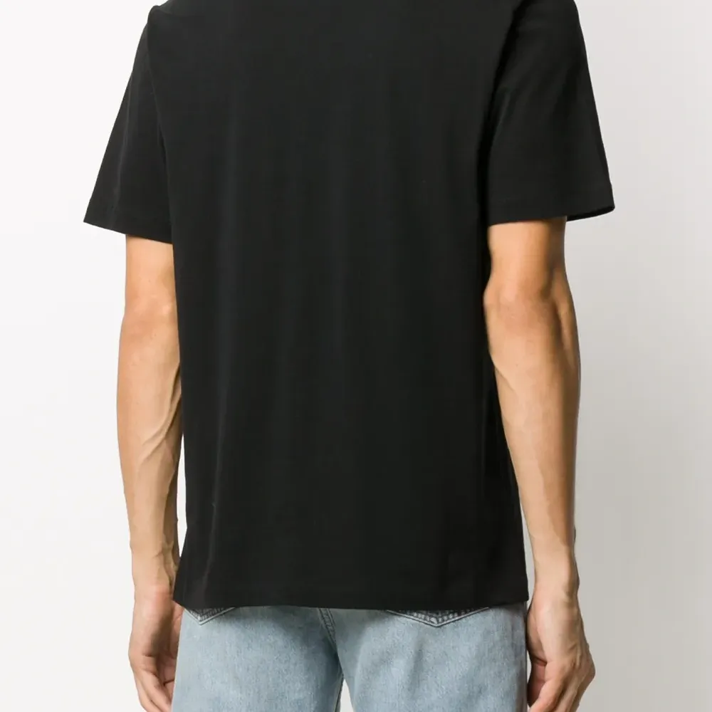 Футболка с круглым вырезом