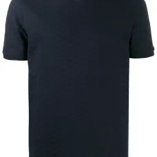 Футболка с тисненым логотипом Футболка с тисненым логотипом