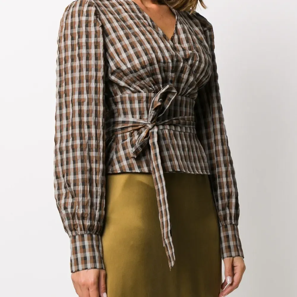 Блузка в клетку гингем с запахом