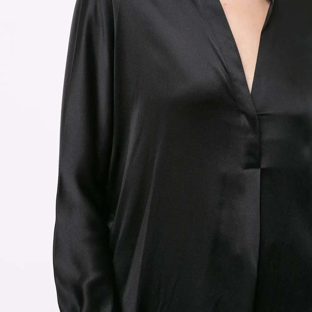 Блузка с V-образным вырезом