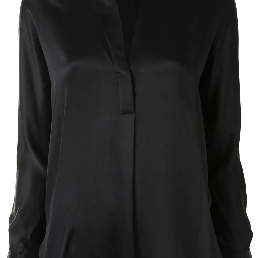 Блузка с V-образным вырезом