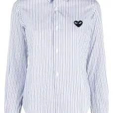 Полосатая рубашка с нашивкой