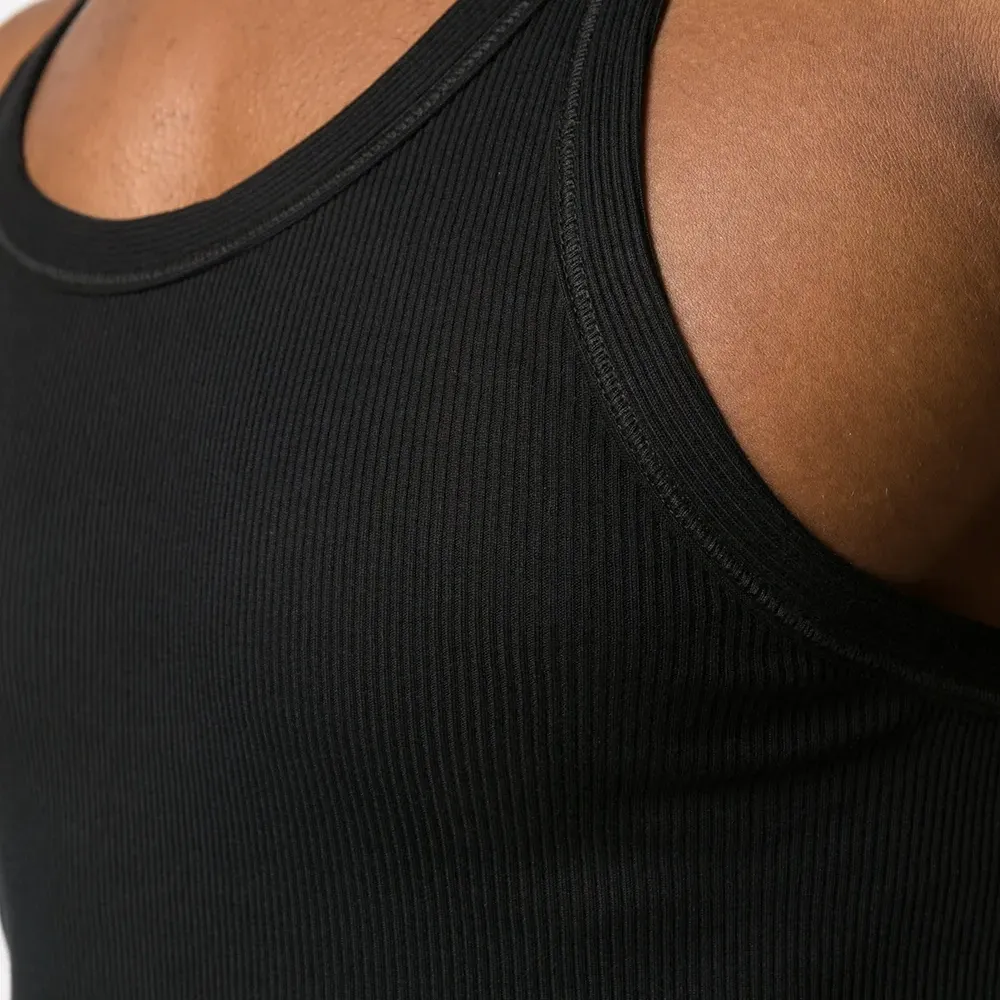 Топ без рукавов с U-образным вырезом