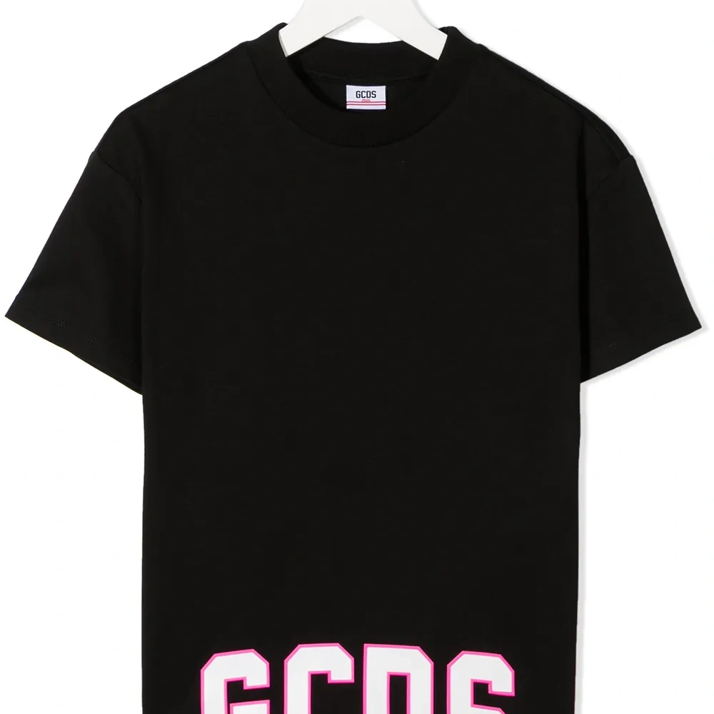 Футболка с логотипом