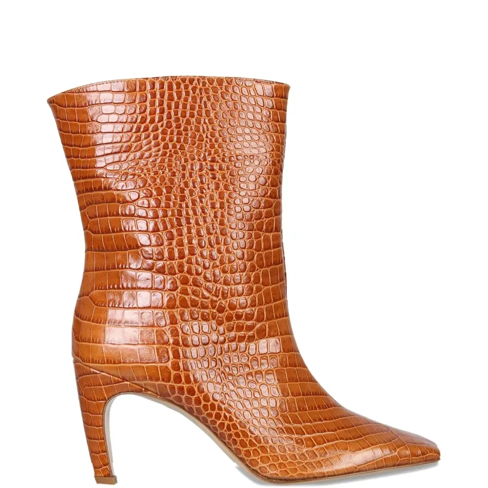 Ботильоны на каблуке с тиснением под крокодила