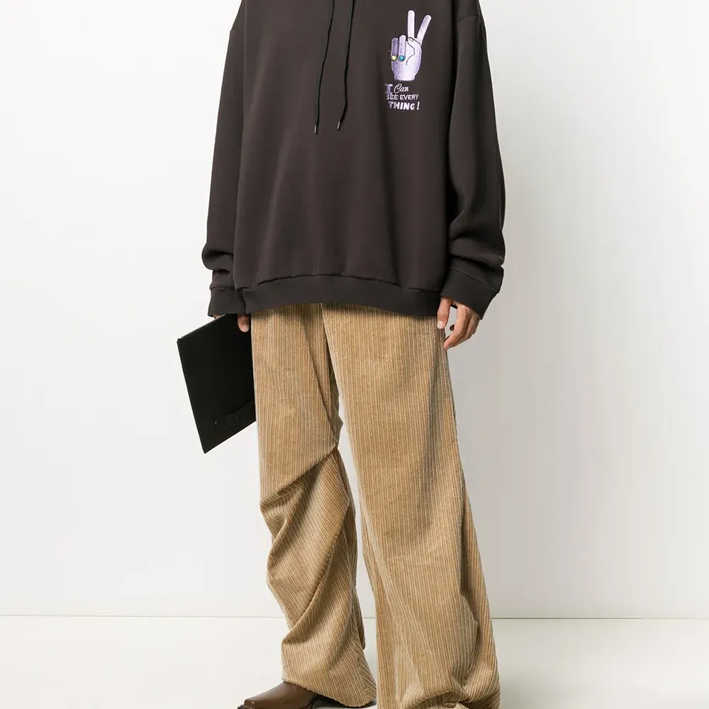 худи с кулиской и графичным принтом