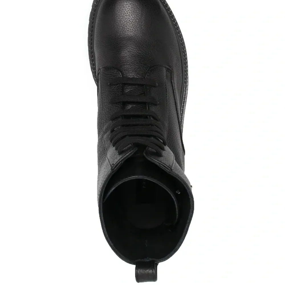 Ботинки на шнуровке