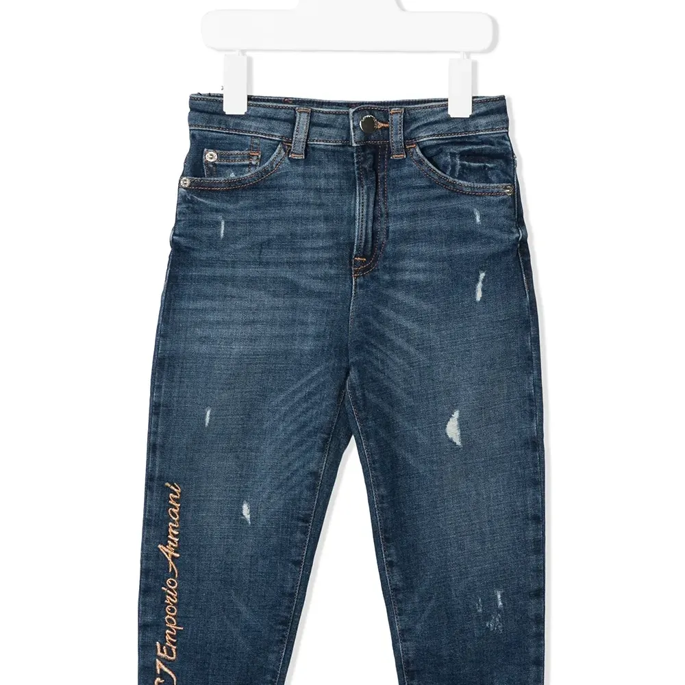 Прямые джинсы с эффектом потертости