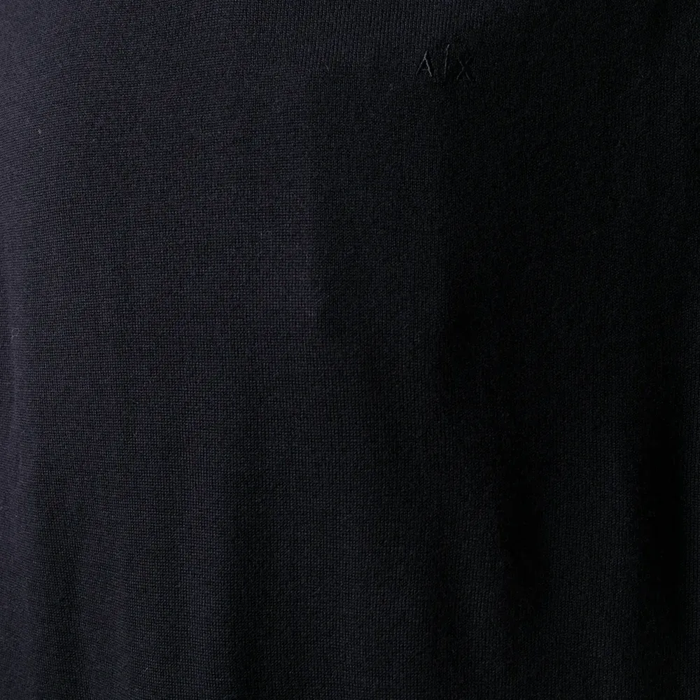 Джемпер с вышитым логотипом Джемпер с вышитым логотипом