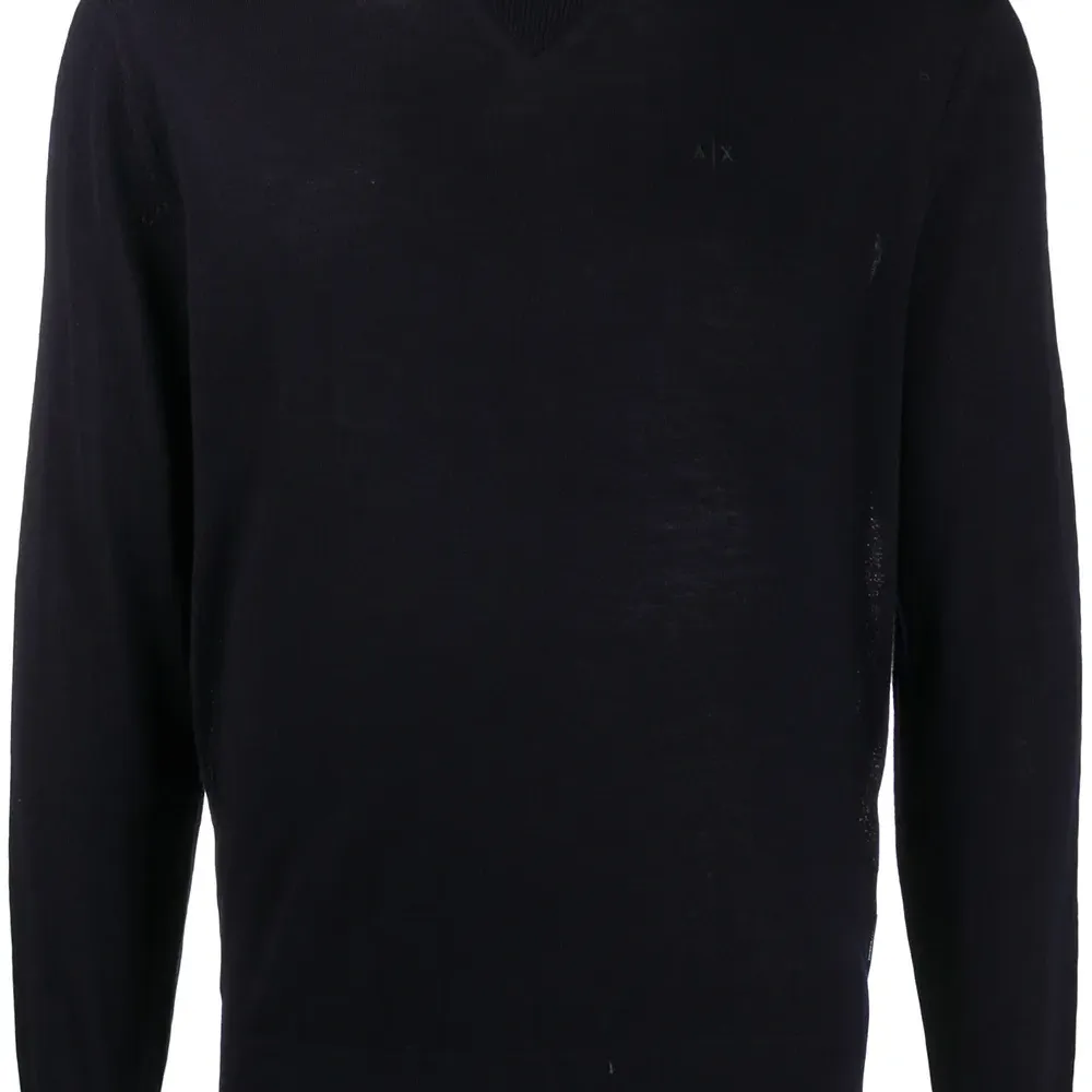 Джемпер с вышитым логотипом Джемпер с вышитым логотипом