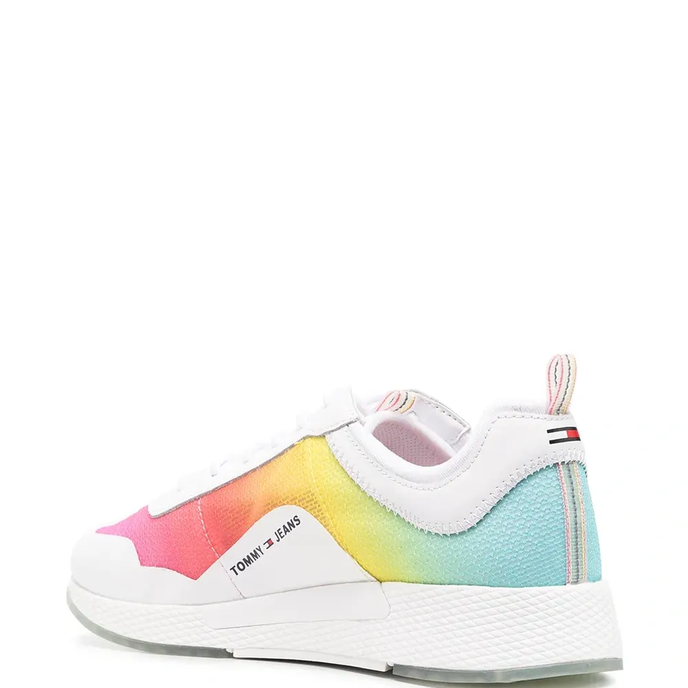 Кроссовки с эффектом градиента и логотипом