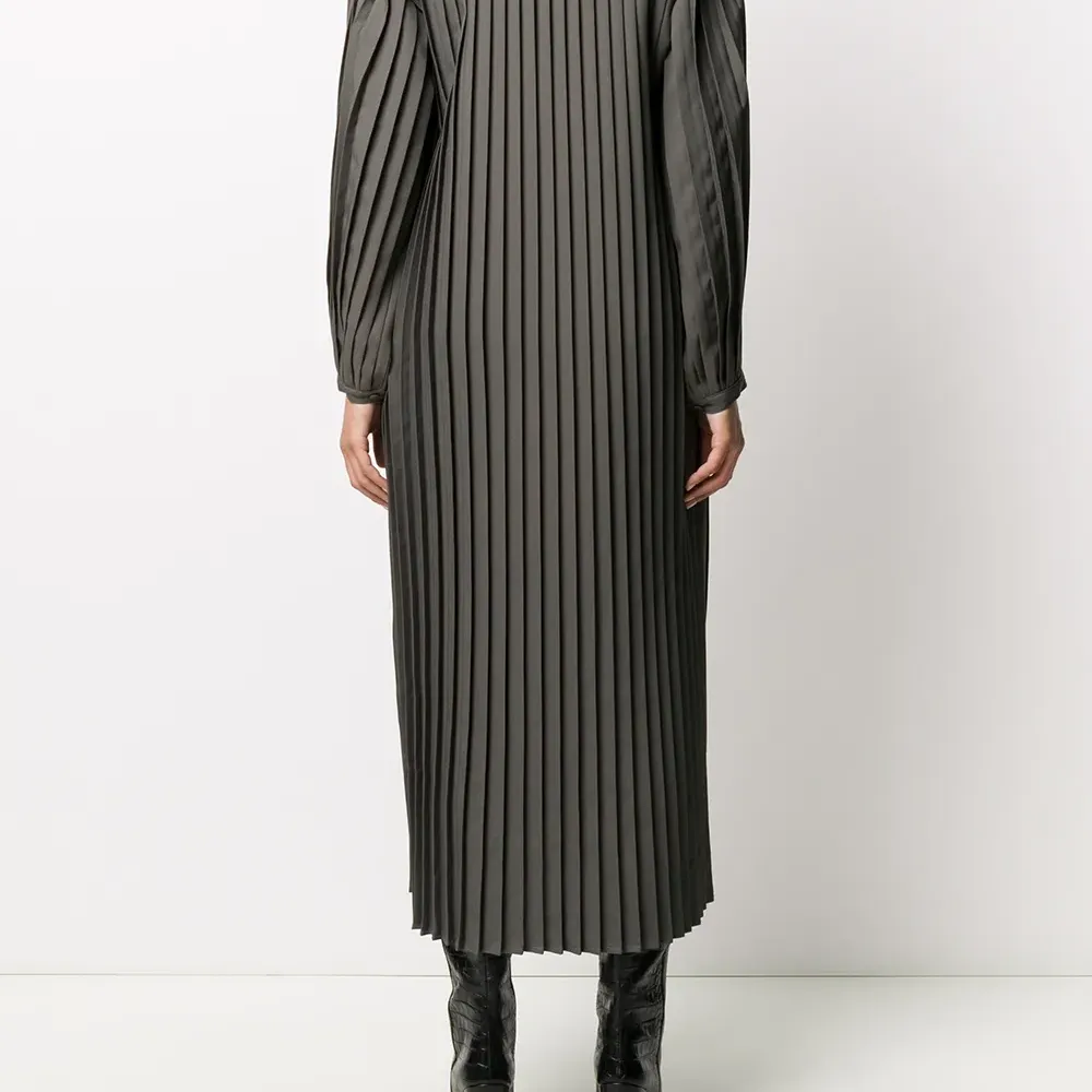 Плиссированное платье миди