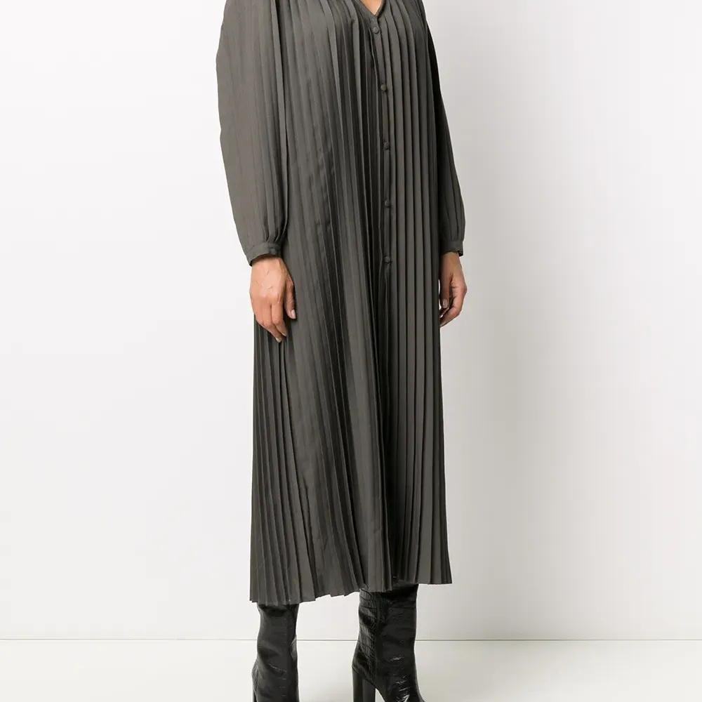 Плиссированное платье миди