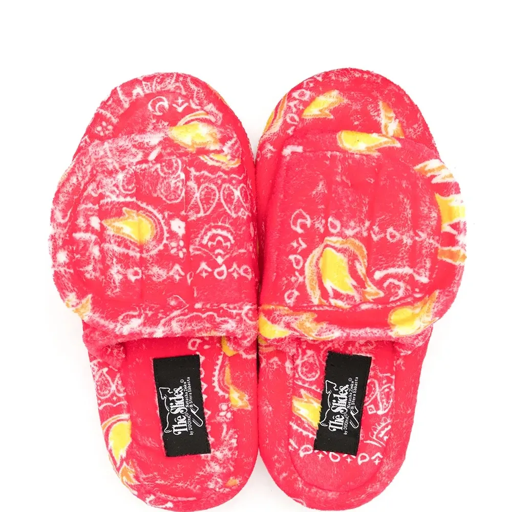 Фактурные шлепанцы с узором