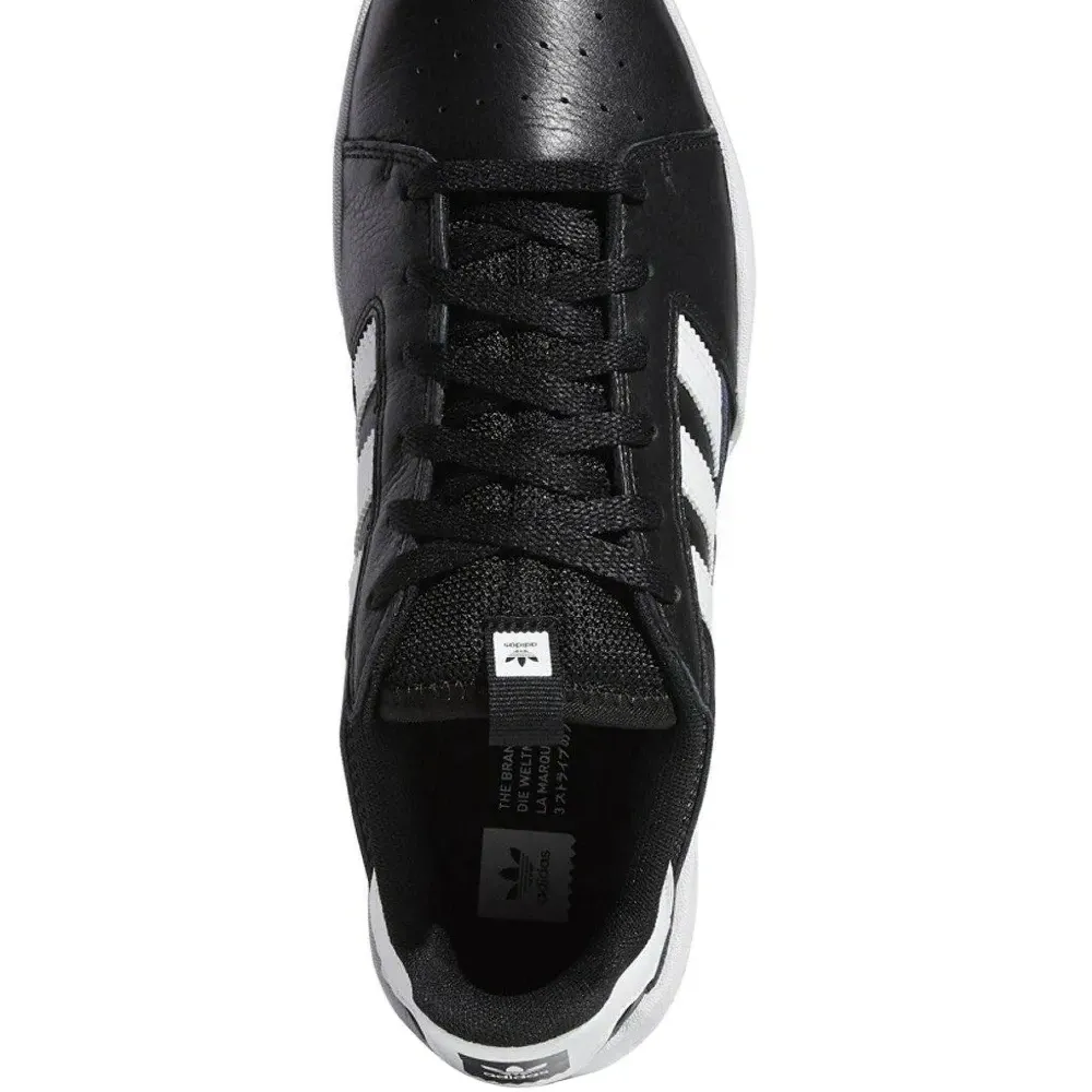 Кроссовки с контрастными полосками