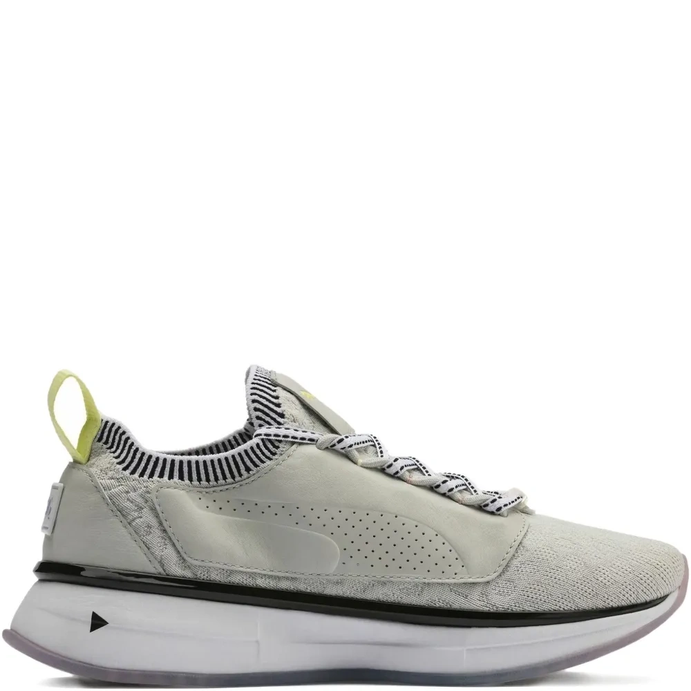 Кроссовки на шнуровке