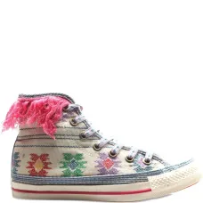 Кроссовки с бахромой