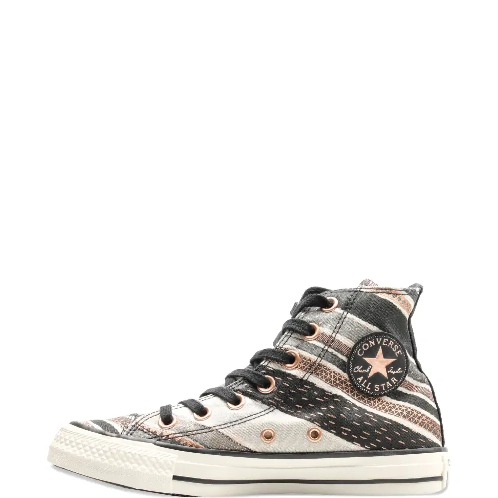 Кроссовки с полосатым узором