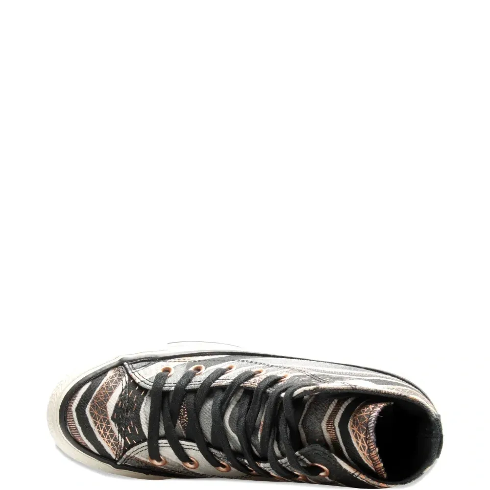 Кроссовки с полосатым узором