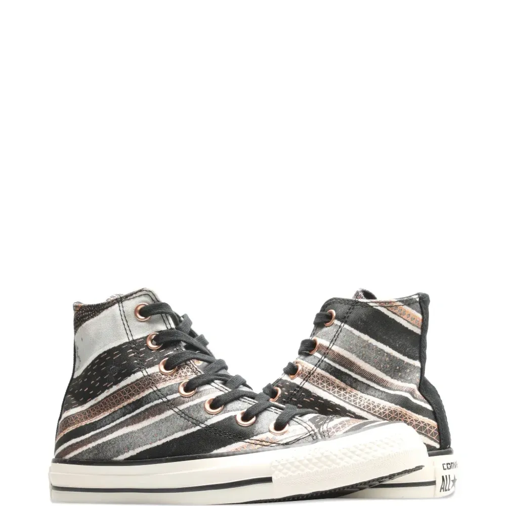 Кроссовки с полосатым узором