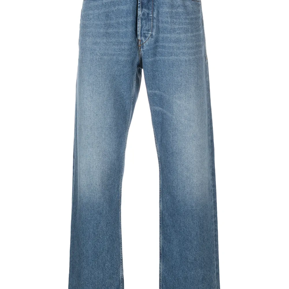 Широкие джинсы с эффектом потертости