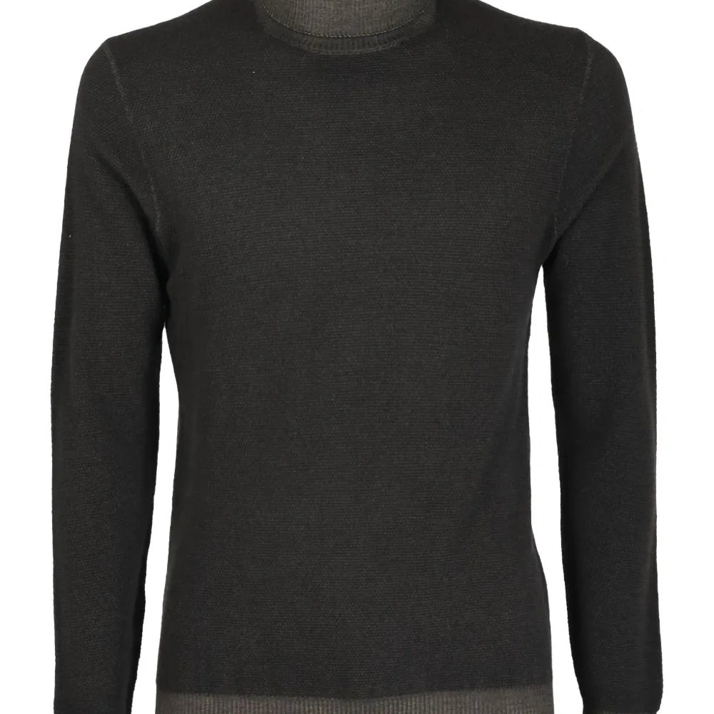 Свитер с высоким воротником