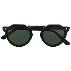 Солнцезащитные очки в круглой оправе
