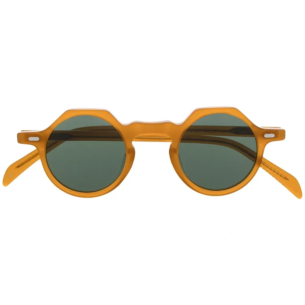 Очки в круглой оправе