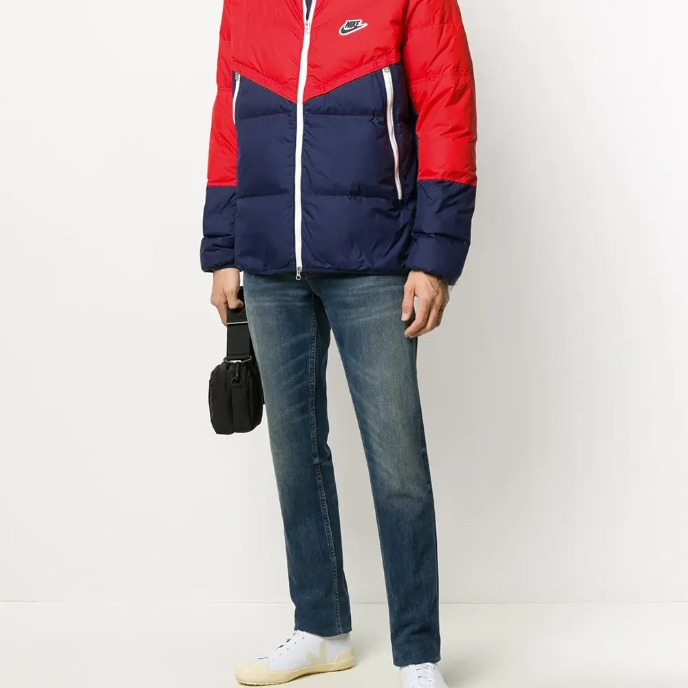 Пуховик в стиле колор-блок Пуховик в стиле колор-блок